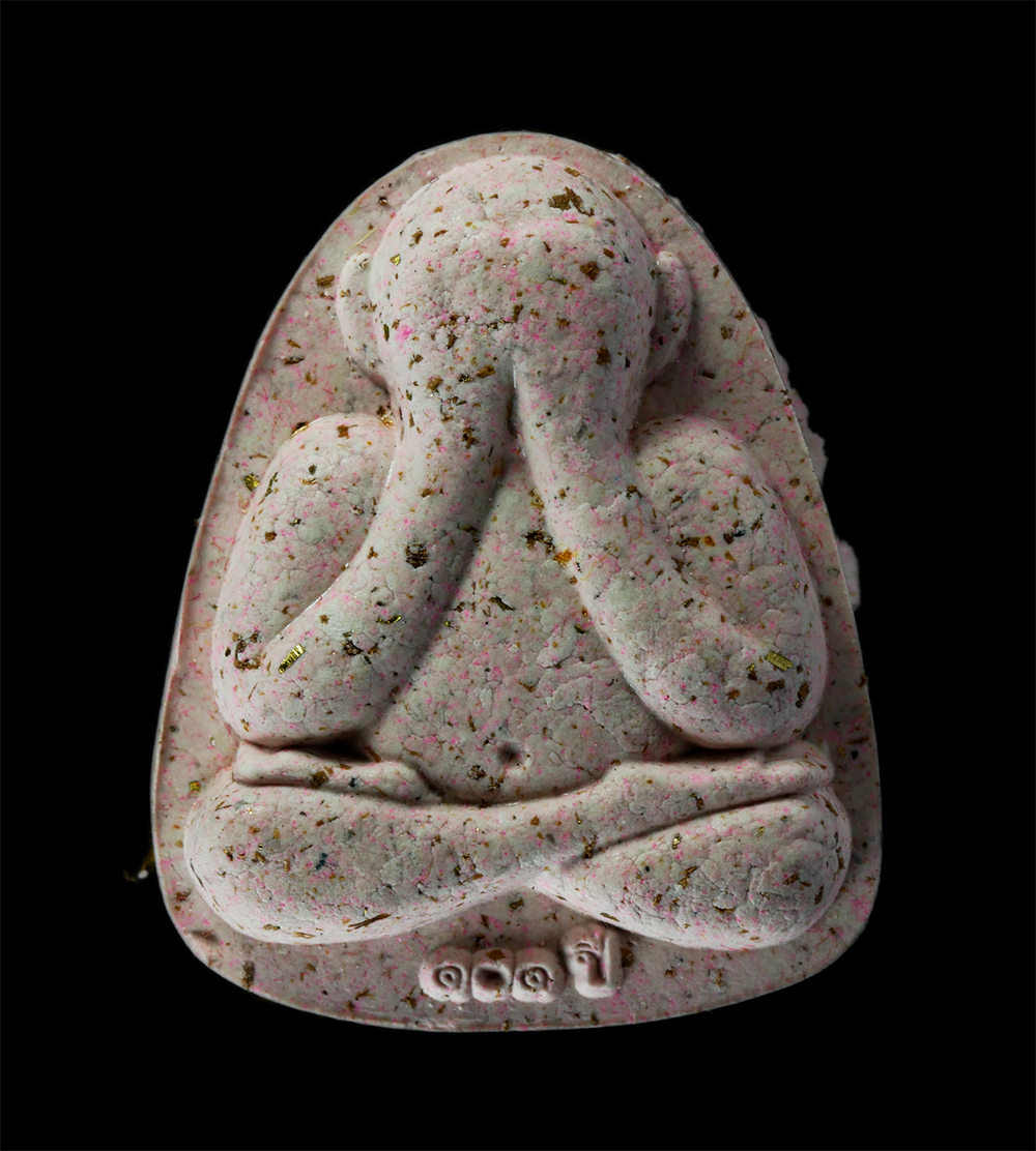 18Aug24 (38)p.jpg - พระปิดตามหาอุตม์ เลื่อนสมณศักดิ์ เศรษฐีอุณาโลม 101 ปี พ.ศ.2565 หลวงพ่อพัฒน์ ปุญญกาโม วัดห้วยด้วน จ.นครสวรรค์ เนื้อพุทธคุณ ผงว่าน จีวร โรยผงตะไบทองชนวน [..] | https://kamulet.in.th